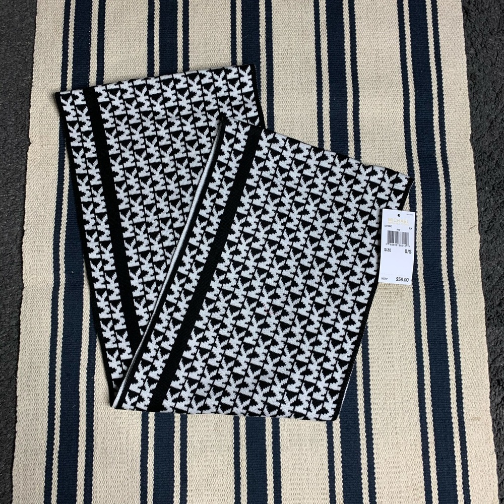 Michael Kors Infinity Loop Scarf